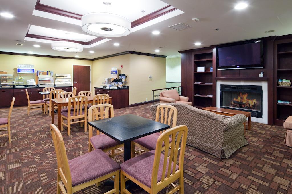 Holiday Inn Express Cincinnati-Lawrenceburg Exterior foto